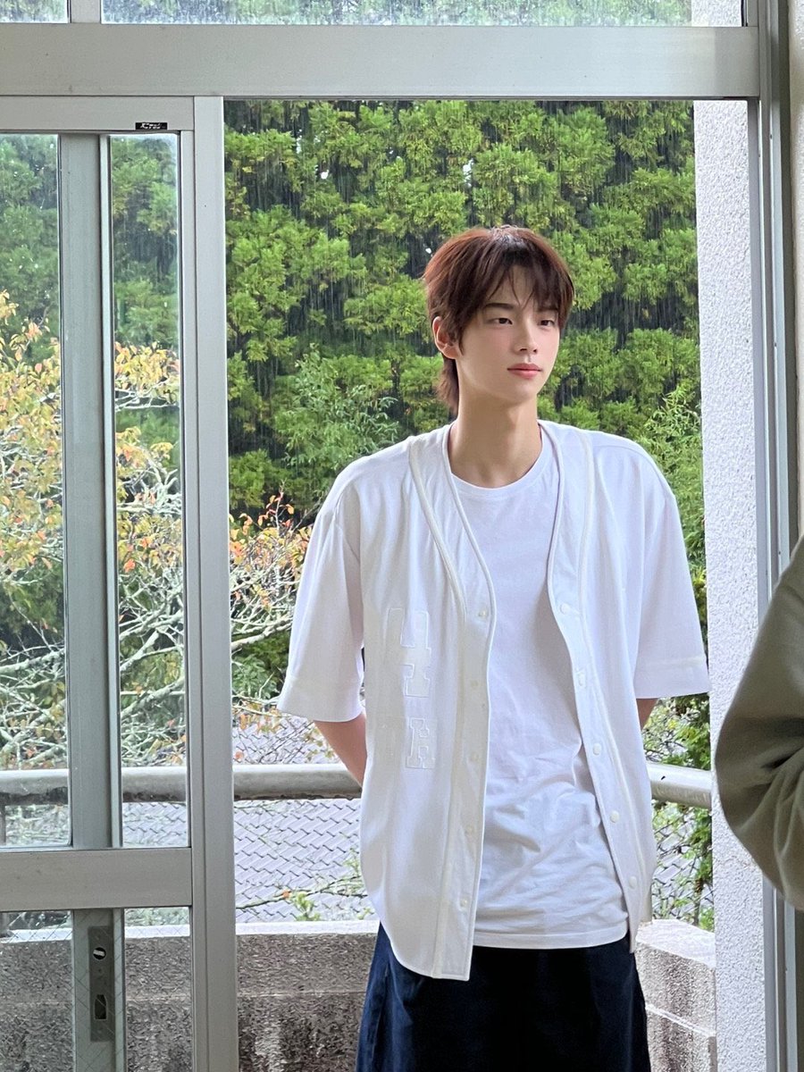 twsyunim's tweet photo. 다른것보다 청순한게 가장어려운거야
다 덜어내고 이목구비로만 승부봐야되는데 거기에 첫사랑분위기까지 더해지는 축복이 일어나야되니까
이분은 충청남도 예산군에서 내려준 선물이 맞음 https://t.co/9FOq9M3W5N