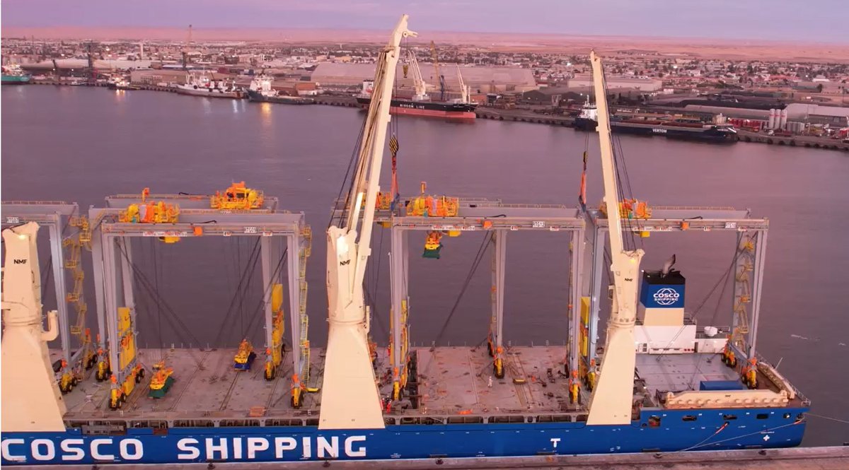 WorldCargoNews's tweet image. 🏗️ Terminal Investment Namibia (TiN), a subsidiary of Terminal Investment Limited, has taken delivery of six hashtag#RTG cranes at the Port of Walvis Bay, the country’s flagship deep-water container facility.

#containershipping #maritime #portequipment 

lnkd.in/dUUA3ms4