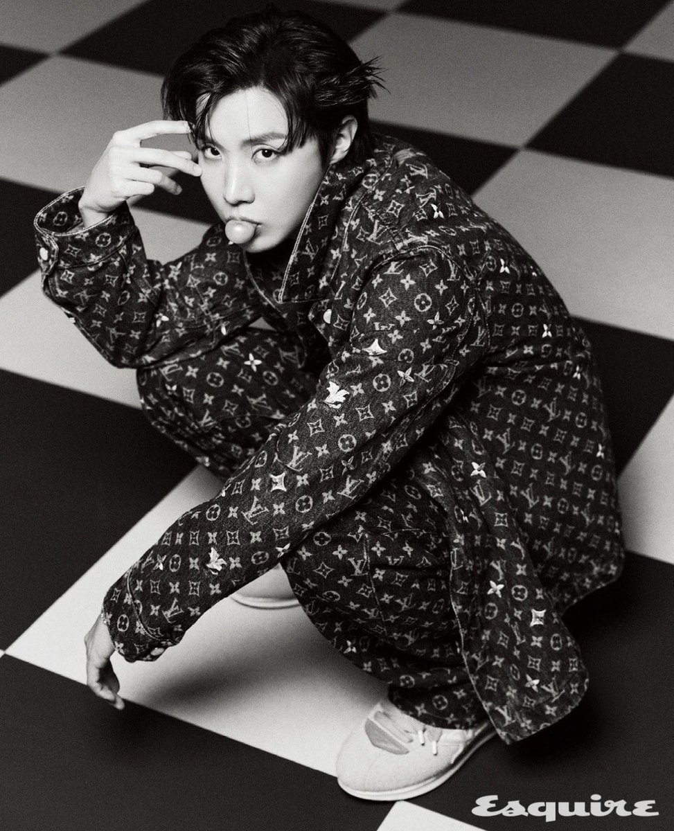 teamindiaforbts's tweet image. #jhope for Esquire Korea 1/2

esquirekorea.co.kr/article/1900997

#jhopexEsquireKorea
#jhopeLVButtersoft