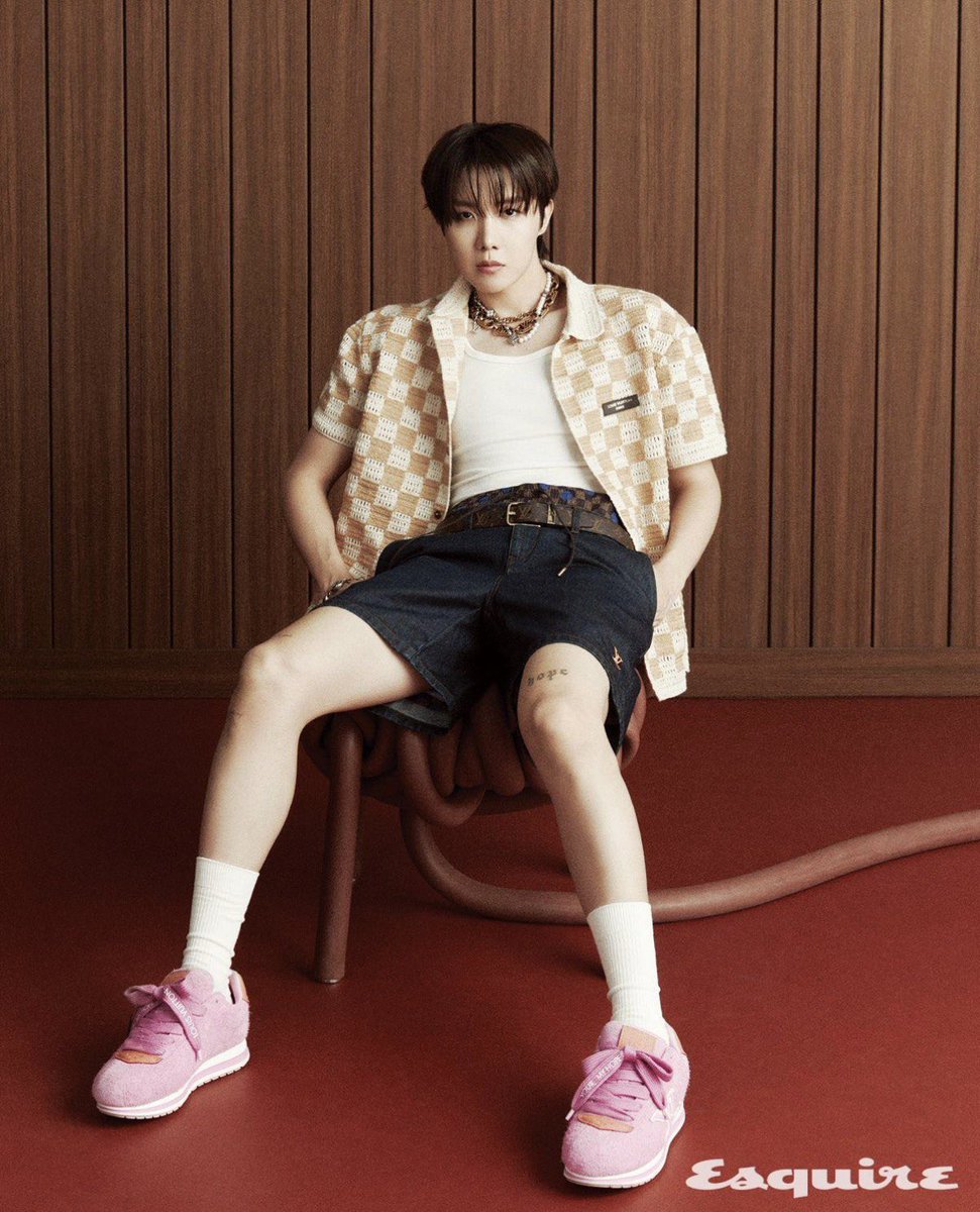 teamindiaforbts's tweet image. #jhope for Esquire Korea 2/2

esquirekorea.co.kr/article/1900997

#jhopexEsquireKorea
#jhopeLVButtersoft