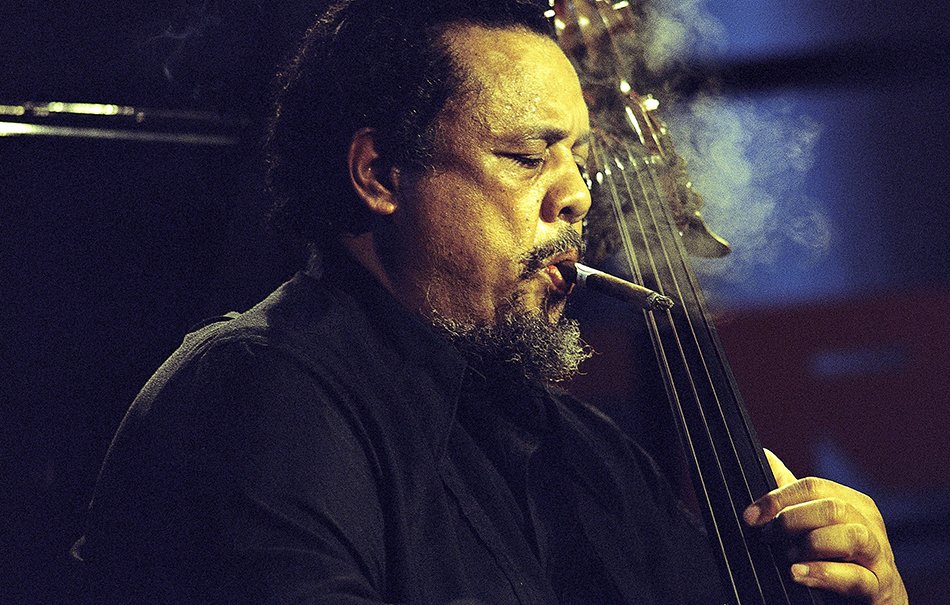 mariobianchi18's tweet image. Il #22aprile 1922 nasceva #CharlesMingus. Tra i più grandi jazzisti al mondo, leggendario compositore e contrabbassista entrato nella storia per i suoi sigari sempre accesi, la mole mastodontica e il temperamento inquieto che gli valse il soprannome di “uomo arrabbiato del jazz”.