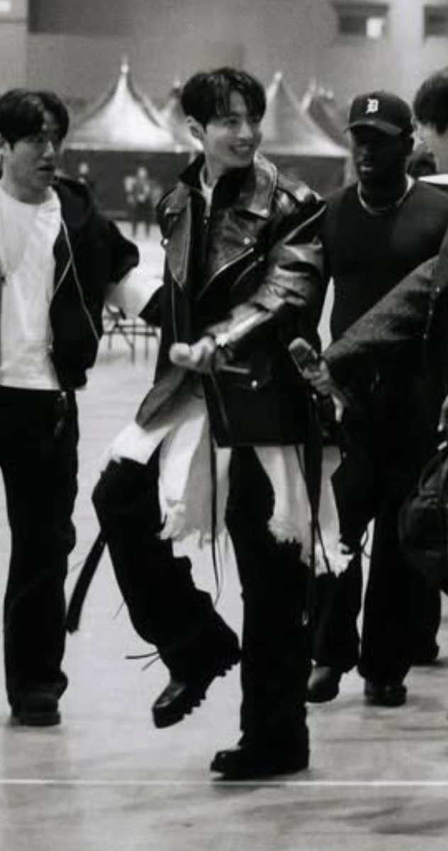 우리 정국이 비율 어떡하지 
사기라고 신고당하는 거 아닌가