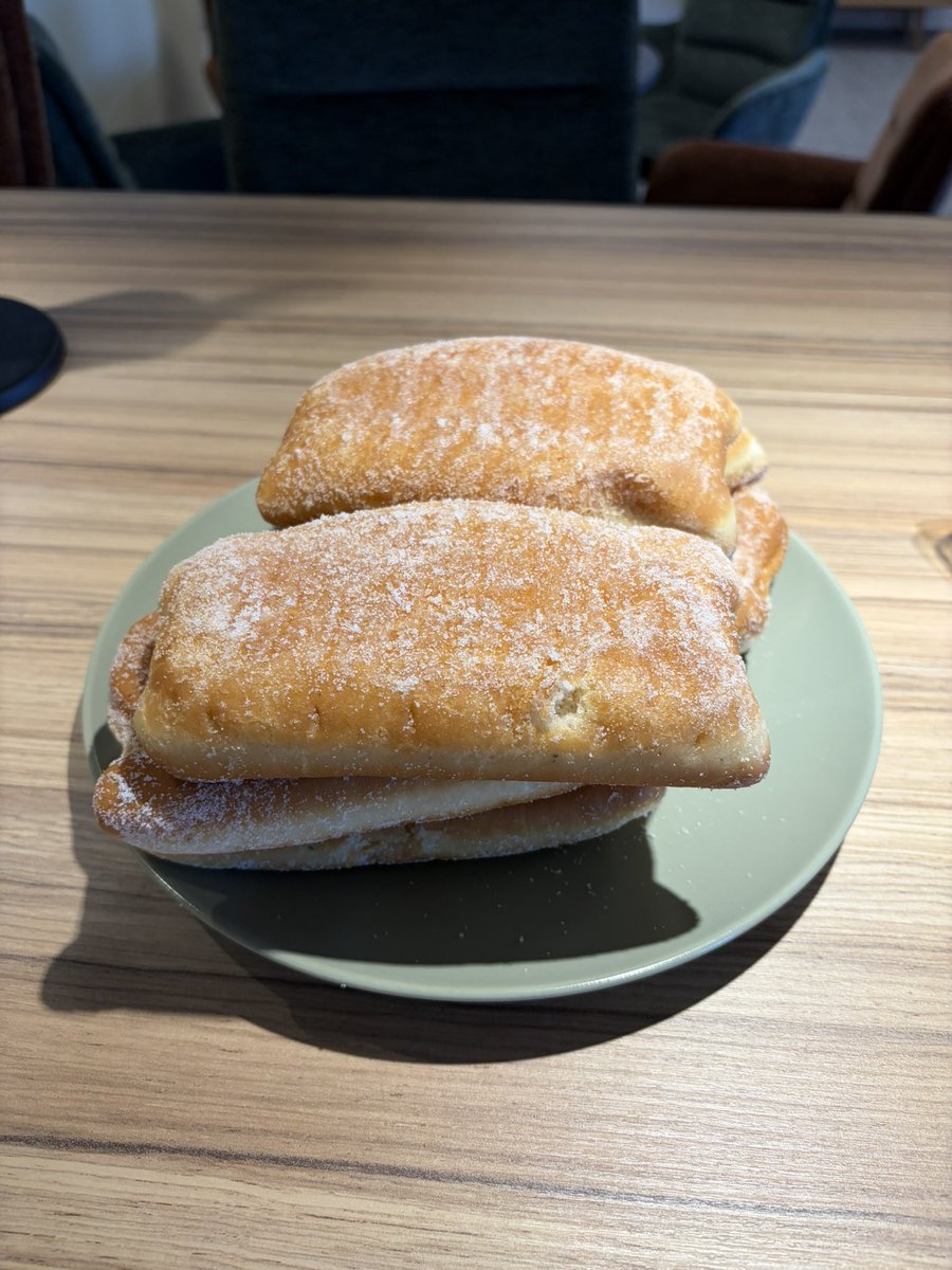 Päivä alkaa possumunkkikaffeilla konttorilla