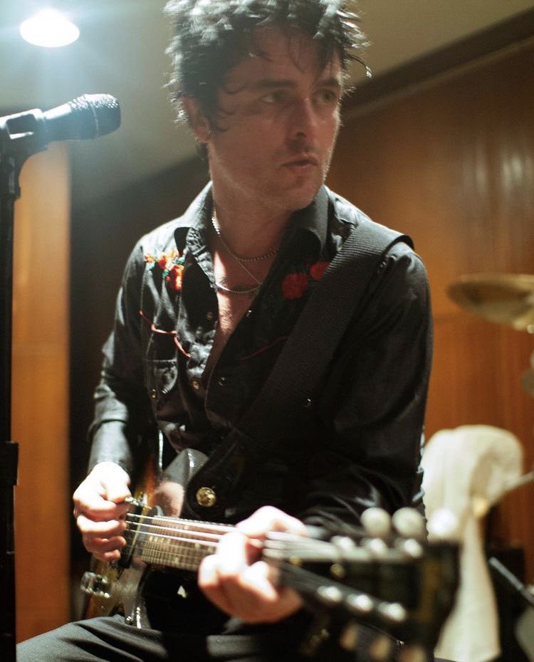 daily billie joe armstrong tweet media