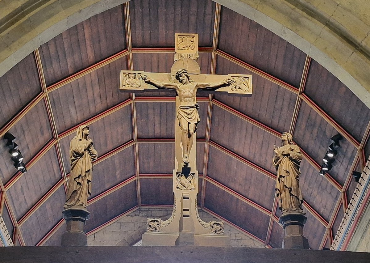 StroudStory's tweet image. For #Woodensday, the rood at Prestbury, #Gloucestershire, by John Coates Carter, 1919, typical of the several he made, many as #WWI #warmemorials, in churches in the area.