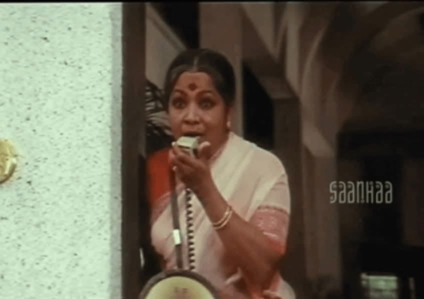 ✌️🌱இரட்டலைக்கு🌱✌️ ஓட்டு போட்டின்னா

அதிமுக ஆட்சிக்கு வந்ததும்

தகுதி பிரிக்காம எல்லா ரேசன் கார்டுக்கும் 10000 ரூவா!

அப்பறம் தகுதி பிரிக்காம எல்லா கார்டுக்கும் மாசா,மாசம் அக்கவுண்ட்ல 2000 போட்டு விடுவாரு...

மேலும் ப்ரிட்ஜ் வேற தருவாரு...

அப்பறம் மானிய விலைல