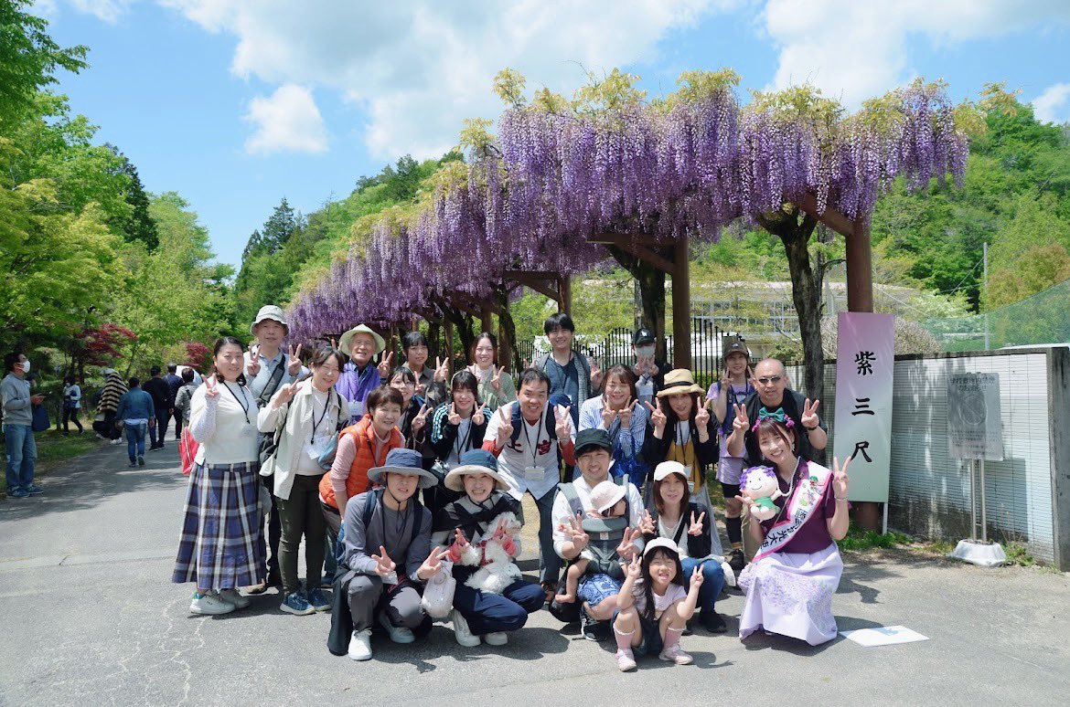 5月2日(土)11:00〜約1時間
『ふじの回廊ガイドツアー✨』
今年もゆっきーがご案内します😊
現在お申込み受付中です！
・品種ごとに違う！藤の特徴とは？
・おすすめ藤フォトスポットは…📸？

申込み▶︎ reserva.be/fujiokakanko/r…

参加費は、藤を育てる為の費用に使わせていただきます♡🙏