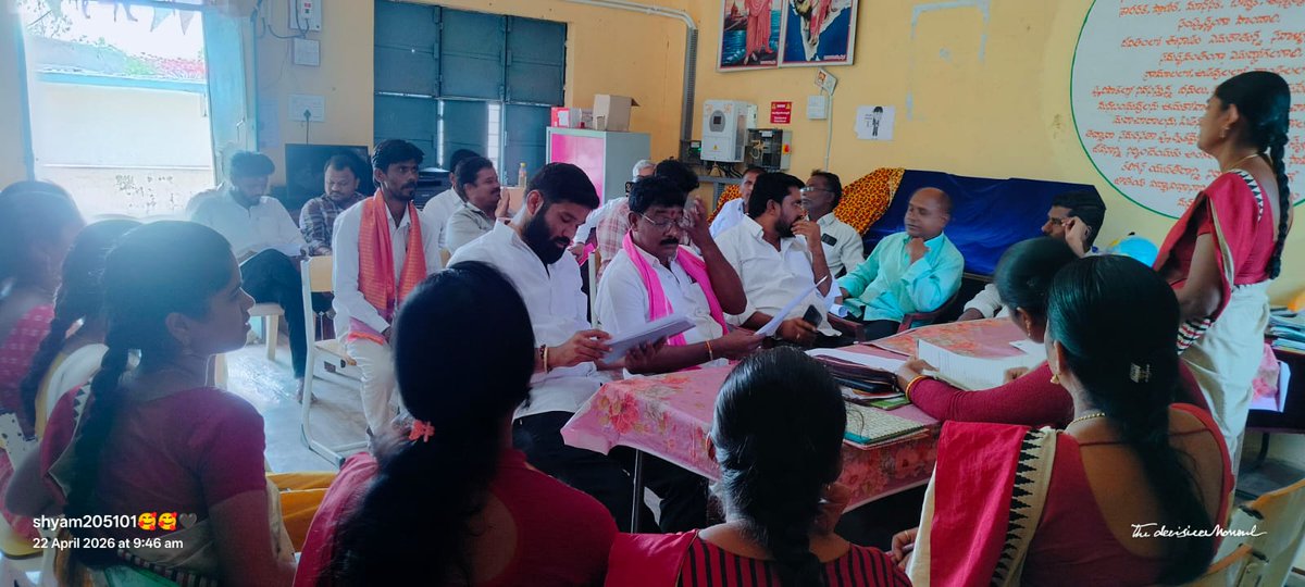 Sablesantoo's tweet photo. నేరడిగొండ మండల కేంద్రంలోని శ్రీ సరస్వతి శిశు మందిర్ పాఠశాలలో నిర్వహించిన సమావేశంలో సర్పంచ్, ఉప సర్పంచ్, వార్డు సభ్యులు, కమిటీ సభ్యులు, గ్రామస్తులతో కలిసి సామాజిక కార్యకర్త సాబ్లే సంతోష్ సింగ్ పాల్గొని పాఠశాల అభివృద్ధికై చర్చించడం జరిగింది. https://t.co/Eihy0AADEe