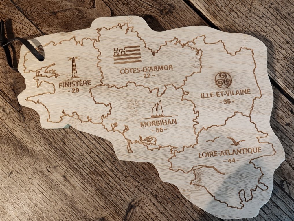 Merci au Super U de Trégastel pour cette belle planche à découper ! 

Mais attention, on ne découpe pas notre belle Bretagne à 5 départements 😉. #44BZH