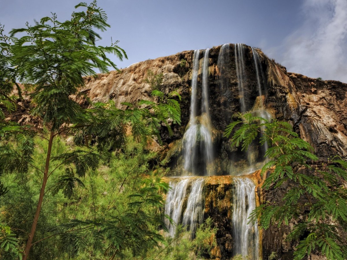VisitJordanAR's tweet photo. في يوم الأرض، نحتفل بتنوع بيئتنا الفريدة التي تجعل من الأردن لوحة طبيعية لا تتكرر. 🌍
اكتشفوا وجهاتنا واستمتعوا بتفاصيلها، لنحميها اليوم ونحفظها للأجيال القادمة.

#مملكة_الزمن #زوروا_الأردن #حب_الأردن #الأردن https://t.co/6m36Geyfjh