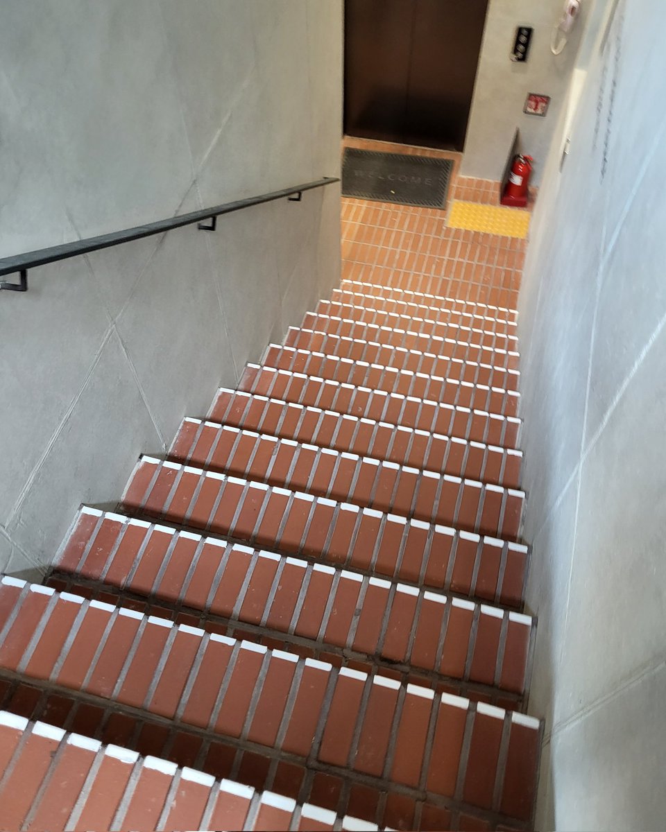 링스페 계단 끝에 표시했네 잘했따,,..