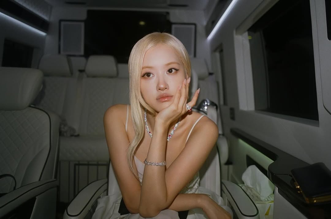 BBU_BLACKPINK's tweet image. #ROSÉ Instagram update 

“💐 @TiffanyAndCo ”

#BLACKPINK @numberoneHQ @BLACKPINK