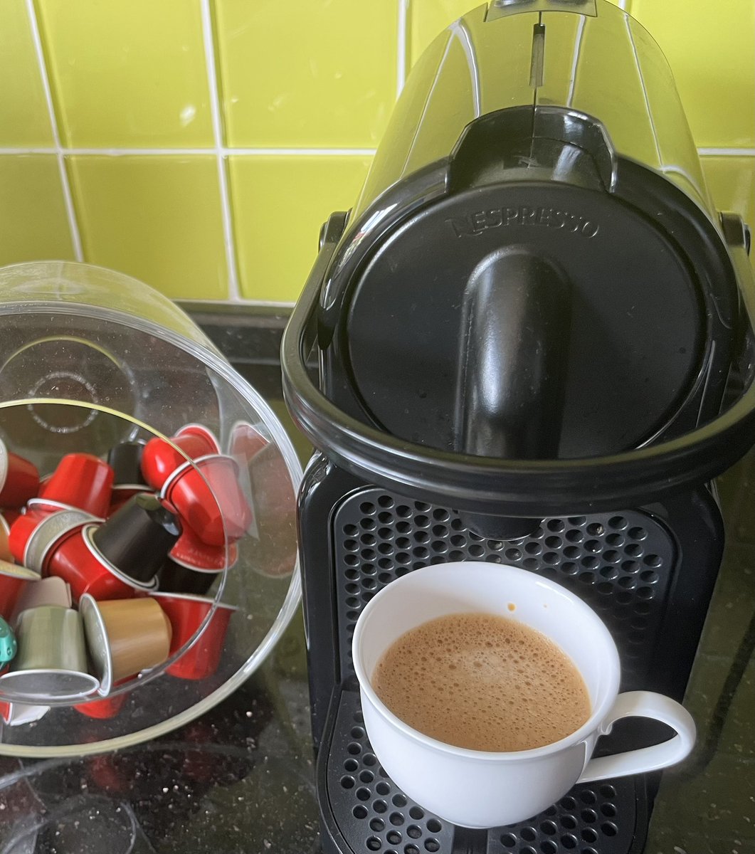 RobWatson1912's tweet image. Wednesday afternoon routine ☕
Capsule lucky dip and the first coffee of the day.
Powered by Nespresso and good intentions.

#espresso #CoffeeLover #coffee