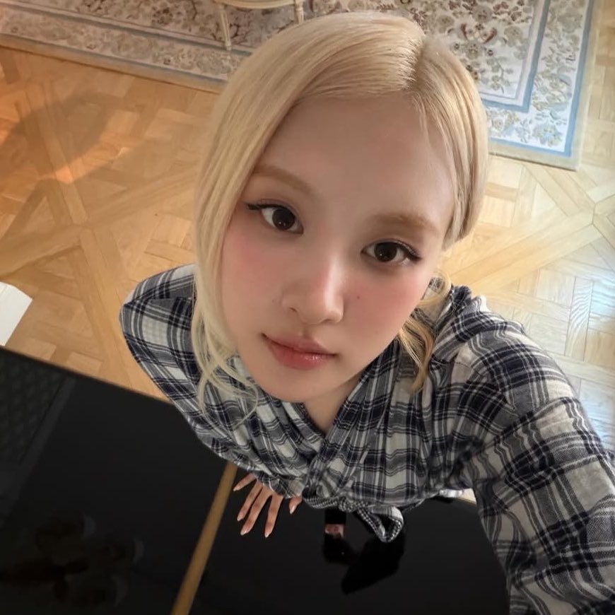 rosé pics tweet media