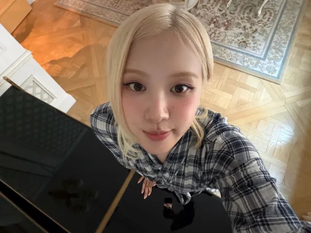 rosé pics (@rosespics) on Twitter photo 