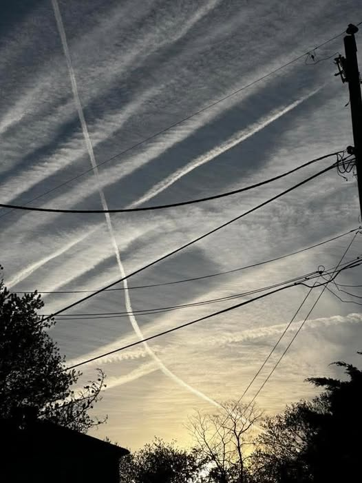 DELTA9_DELTA9's tweet image. looks completely normal to me 🤣 #geoengineering