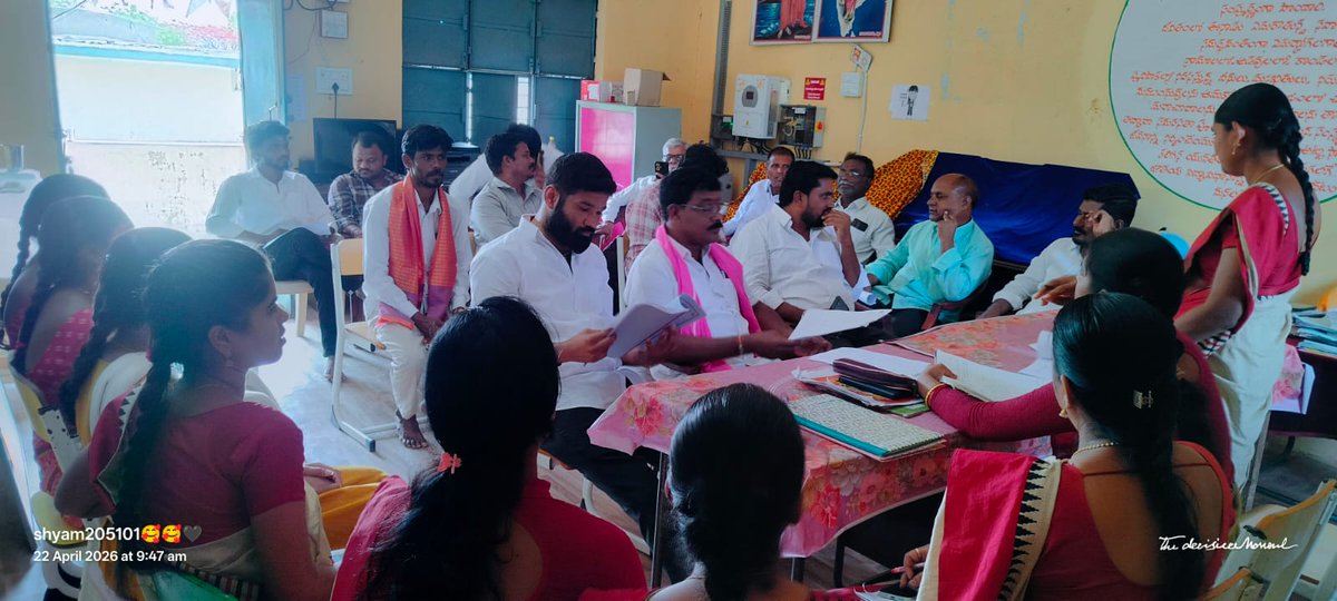 Sablesantoo's tweet photo. నేరడిగొండ మండల కేంద్రంలోని శ్రీ సరస్వతి శిశు మందిర్ పాఠశాలలో నిర్వహించిన సమావేశంలో సర్పంచ్, ఉప సర్పంచ్, వార్డు సభ్యులు, కమిటీ సభ్యులు, గ్రామస్తులతో కలిసి సామాజిక కార్యకర్త సాబ్లే సంతోష్ సింగ్ పాల్గొని పాఠశాల అభివృద్ధికై చర్చించడం జరిగింది. https://t.co/j3smCo6CNb