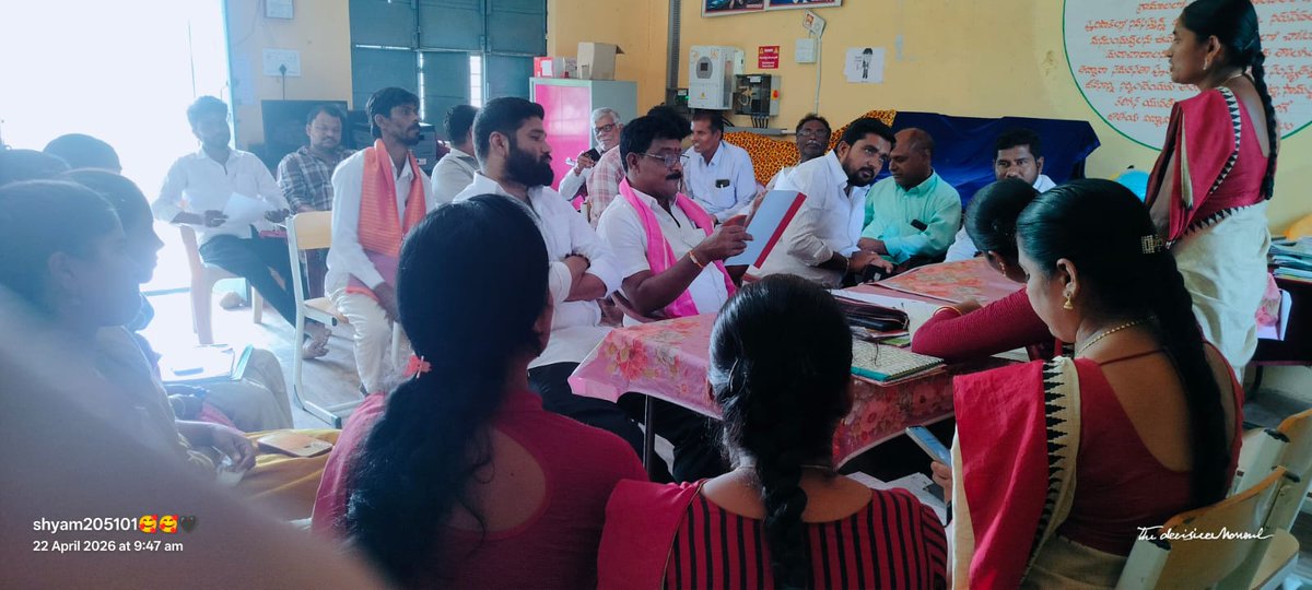 Sablesantoo's tweet photo. నేరడిగొండ మండల కేంద్రంలోని శ్రీ సరస్వతి శిశు మందిర్ పాఠశాలలో నిర్వహించిన సమావేశంలో సర్పంచ్, ఉప సర్పంచ్, వార్డు సభ్యులు, కమిటీ సభ్యులు, గ్రామస్తులతో కలిసి సామాజిక కార్యకర్త సాబ్లే సంతోష్ సింగ్ పాల్గొని పాఠశాల అభివృద్ధికై చర్చించడం జరిగింది. https://t.co/j3smCo6CNb