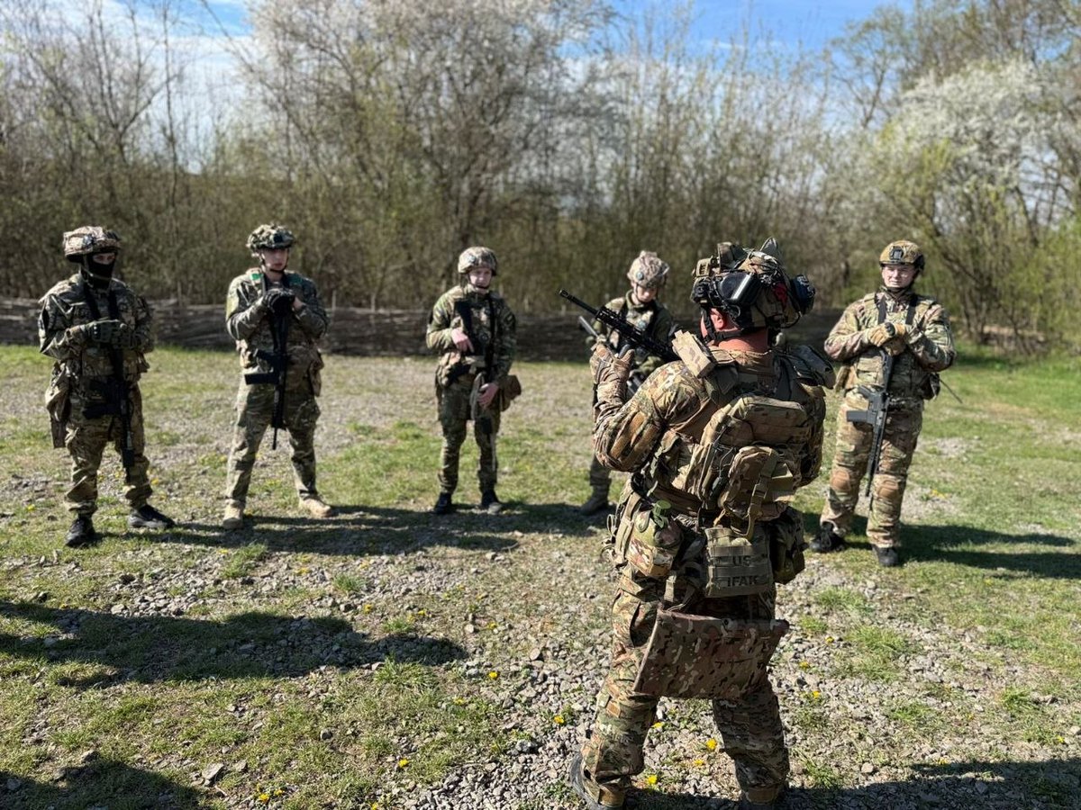 У форматі інтенсивного практичного тренування здобувачі вищої освіти ННІ №1 відпрацювали алгоритми дій у змодельованих ситуаціях, наближених до реальних умов служби. Подробиці: univd.edu.ua/uk/news/27653