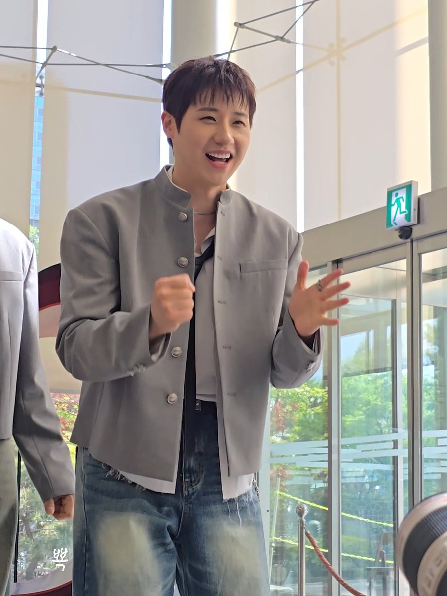 260422 쇼챔피언 미니팬미팅

영상은 깨져서 표정이 잘 안 보이는데
진심 짱귀여워요 아기같이 꺄르르 함 
하 나 대가리깬다고진짜.

#B1A4 #신우