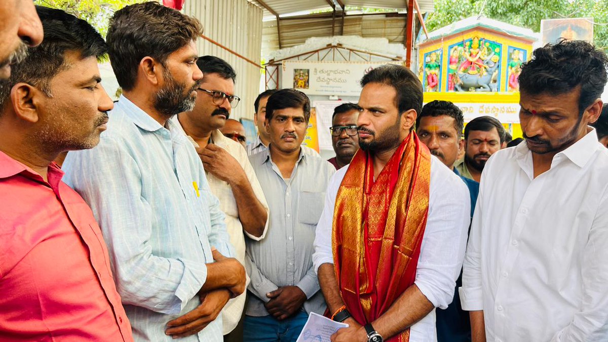 Raviyadav_bjp's tweet photo. ఆర్టీసీ కార్మికుల సమ్మెకు మద్దతుగా లింగంపల్లిలో కార్మికులతో మాట్లాడి వారి సమస్యలు తెలుసుకున్నాం. ప్రభుత్వం వెంటనే న్యాయమైన డిమాండ్లను పరిష్కరించాలి.

#RTCWorkers #WorkersRights #BJPTelangana #PublicTransport #SupportRTC #LabourIssues #BJP4IND #ravikumaryadav https://t.co/uq6CTm0yAZ