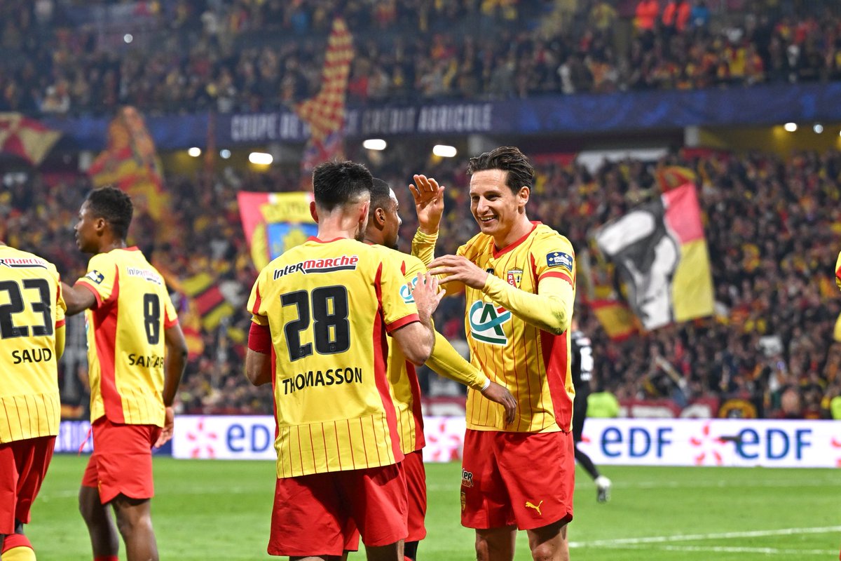 « 𝗗𝗜𝗩𝗜𝗡 𝗧𝗛𝗔𝗨𝗩𝗜𝗡 » 🤩

9/10 pour Flotov après sa demi-finale de Coupe de France 🇫🇷 hier dans <a href="/lequipe/">L'Équipe</a> 🗞️ 👏

"Impliqué sur les quatre buts lensois, 𝗹𝗲 𝗰𝗵𝗮𝗺𝗽𝗶𝗼𝗻 𝗱𝘂 𝗺𝗼𝗻𝗱𝗲 𝟮𝟬𝟭𝟴 𝗮 𝗲𝗺𝗺𝗲𝗻𝗲́ 𝘀𝗼𝗻 𝗲́𝗾𝘂𝗶𝗽𝗲 𝗮𝘂 𝗦𝘁𝗮𝗱𝗲 𝗱𝗲 𝗙𝗿𝗮𝗻𝗰𝗲.