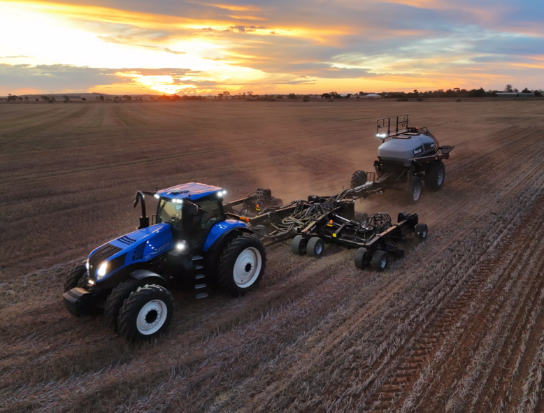HartFieldDay's tweet photo. 👀 SEE IT IN ACTION
📍 Hart field site
🕰️ Friday, April 24 | 10am
✅ Flexi-Coil 3560, 2 bin tow behind air cart
✅ 30ft 6200 Flexi-Coil double shoot disc seeder on 10-inch spacings
🙏🏼 Thanks to Rocky River Ag Services &amp; @FlexiCoil
👇🏼 Machine details in replies https://t.co/MdXO9YaWe2