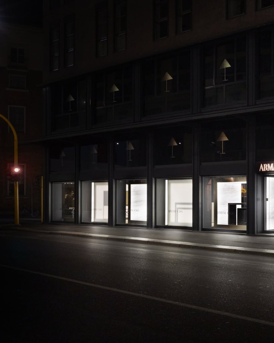 ARMANI_JAPAN's tweet image. #ArmaniCasa
ミラノデザインウィーク 2026
ミラノ・コルソ ヴェネツィア14番地のフラッグシップストアにて、
アルマーニ / カーザの新作コレクションを展示。

過去と現在が響き合い、
デザインの軌跡を描き出します。
──4月26日（日）まで

詳細は armani.com/ja-jp/armani-c…

#MilanDesignWeek