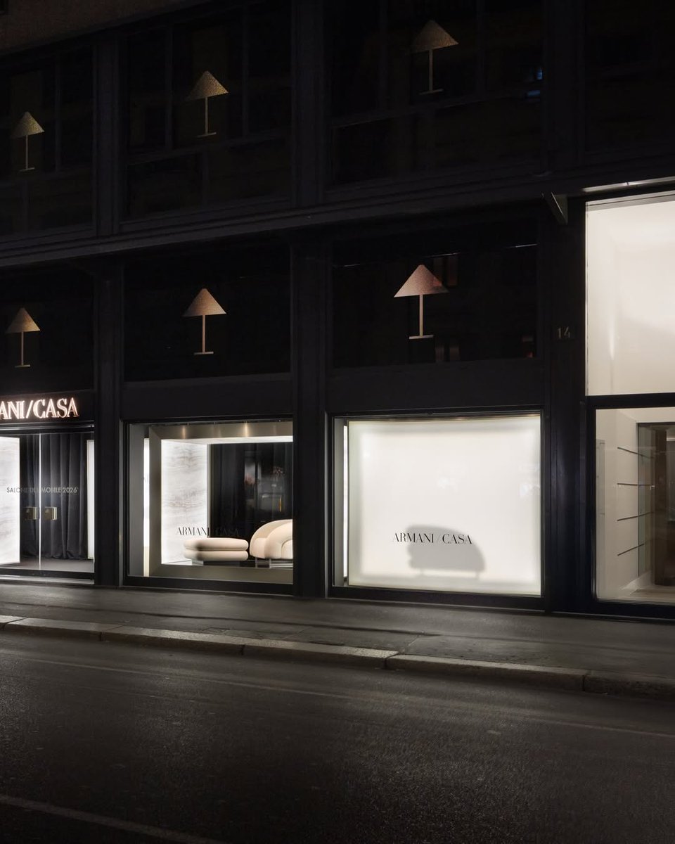ARMANI_JAPAN's tweet image. #ArmaniCasa
ミラノデザインウィーク 2026
ミラノ・コルソ ヴェネツィア14番地のフラッグシップストアにて、
アルマーニ / カーザの新作コレクションを展示。

過去と現在が響き合い、
デザインの軌跡を描き出します。
──4月26日（日）まで

詳細は armani.com/ja-jp/armani-c…

#MilanDesignWeek