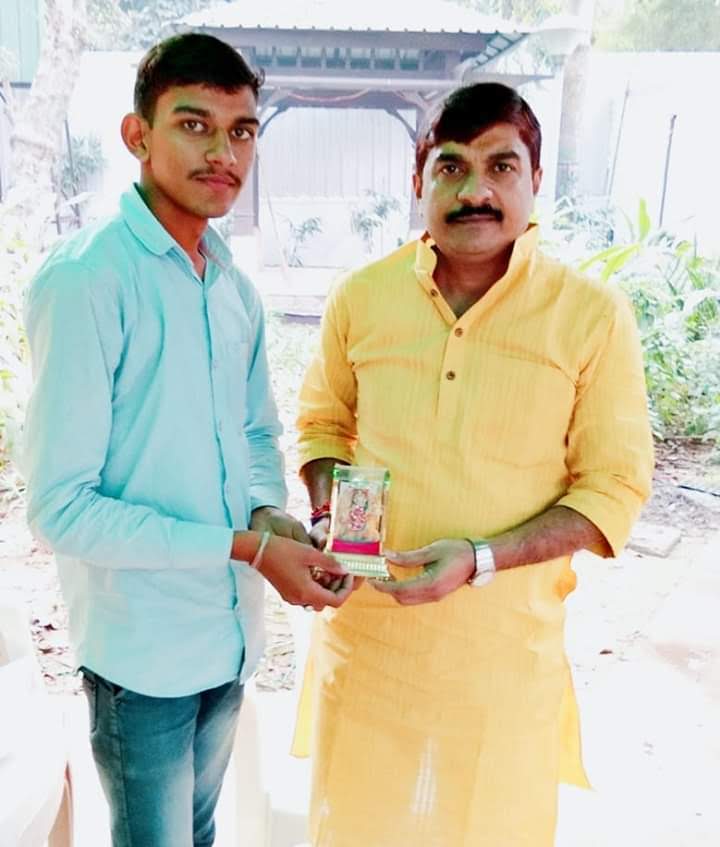 prashantbjp_'s tweet photo. #शुभ_जन्मदिन, #अशेष_शुभकामनाएं 💐
सरल व कर्मठ व्यक्तित्व के धनी, भारतीय जनता पार्टी बिहार प्रदेश के प्रदेश मंत्री एवं युवा मोर्चा के पूर्व राष्ट्रीय उपाध्यक्ष प्रिय बड़े भाई श्री संतोष रंजन राय जी को #जन्मदिन की अनंत बधाई एवं शुभकामनाएं।💐 @SantoshRanjan_ https://t.co/YK2K2nd5Tj