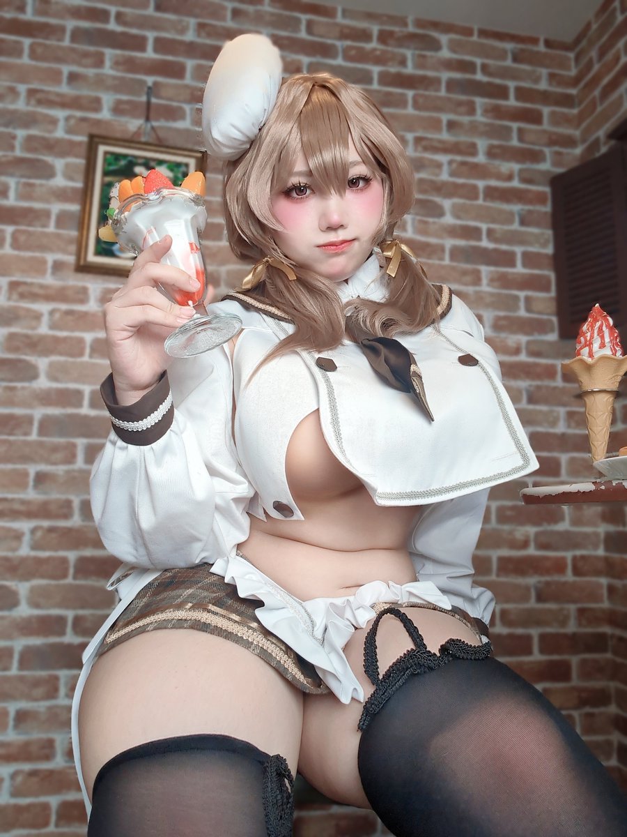 kyou11Happy's tweet image. 勝利の女神 NIKKE  コスプレ

『 美味、一緒に食べない？』

#NIKKEcosplay  #NIKKE   #Bready  #ブレッディ