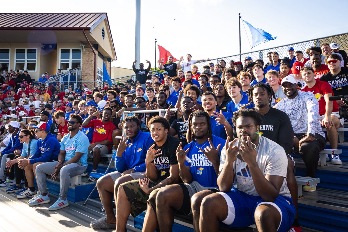 KU LEADS tweet media