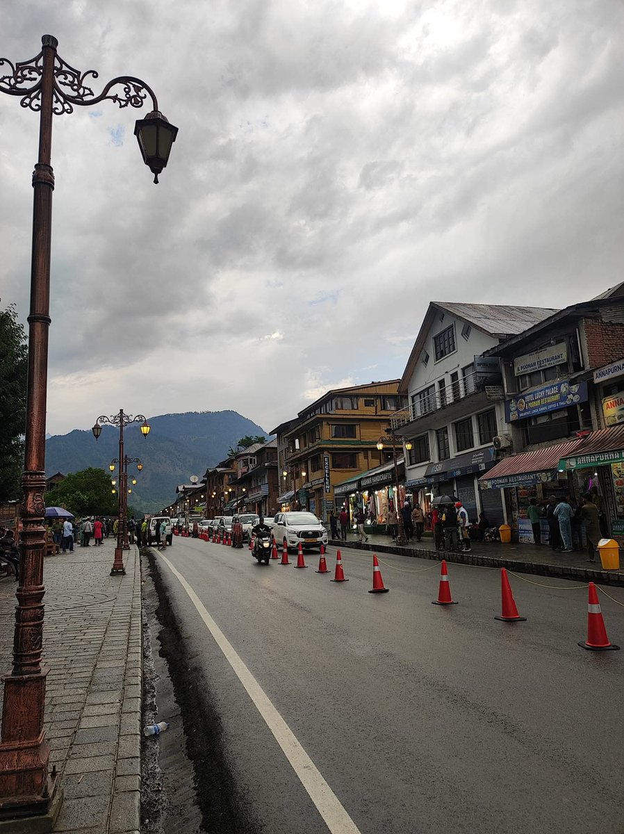 nirupamakotru's tweet image. I remember being in #Moscow on this day last year,when terrorists carried out a dastardly attack at Baisaran,close to a place I hold really dear to my heart;possibly my favorite family holiday destination in the world : Pahalgam. It was an incredibly sad day.
Time is a great