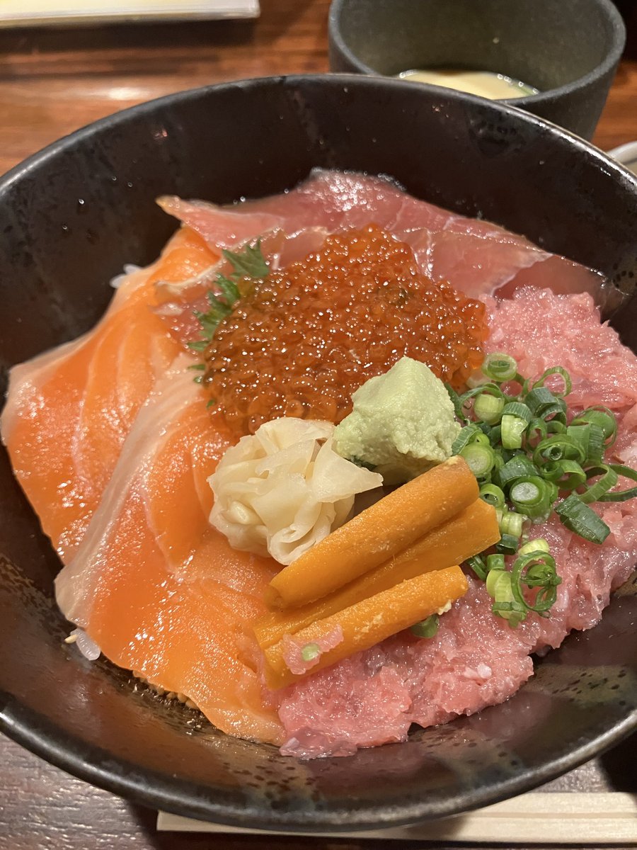 sora_FIRE45's tweet image. FIRE22日目のランチは築地で海鮮丼😋
#FIRE