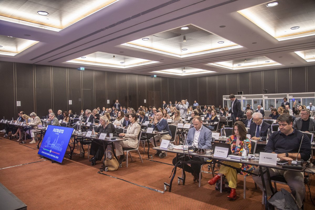 tangercorreamep's tweet photo. O Dia 1 dos Study Days dos Patriots, no Porto, foi assim: trabalho e união de grupo em prol de um futuro melhor para a energia na Europa.
#CHEGA #Patriotas #StudyDays #Porto #Energia https://t.co/PK4y86Uvvs
