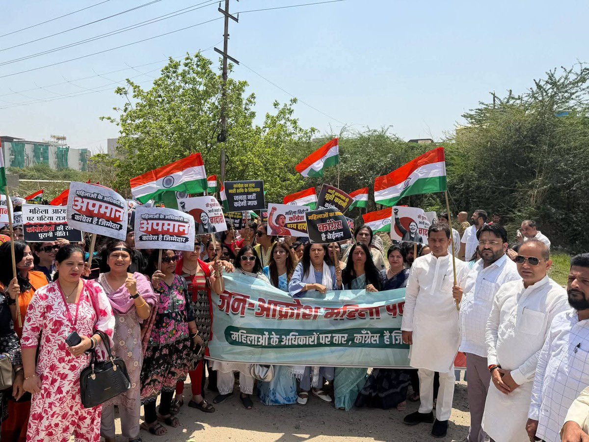 ग्रेटर नोएडा में आयोजित जनआक्रोश महिला पदयात्रा में शामिल होकर नारी शक्ति के सम्मान और अधिकारों के समर्थन में अपनी सहभागिता  दर्ज की। यह पदयात्रा “नारी शक्ति वंदन अधिनियम” लोकसभा में पारित न होने के विरोध में निकाली गई, जिसने देशभर की महिलाओं की भावनाओं को आहत किया है।