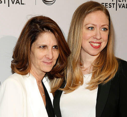 NizNellie3 tweet media