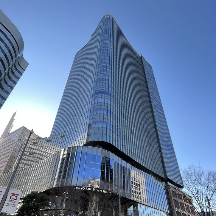 Mid_observatory's tweet photo. 下の写真は「ミッドタウン日本橋」「ミッドタウン日比谷」「麻布台ヒルズ」「渋谷サクラステージ」ですが、どれがどれかわかりますか？もう区別がつかないほどそっくりです。東京をこんなつまらないビルだらけにして、デベロッパーとゼネコンだけが大儲けして喜んでいます。本当にウンザリです！ https://t.co/F5GlH7mUMR