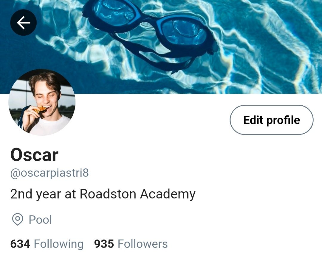 damitsirius's tweet image. #socmed au idea:
Lando Norris: rich, popular golf player, golden boy of the university, slightly mean and a year older. 
Oscar Piastri: scholarship kid on the swim team, a year younger.