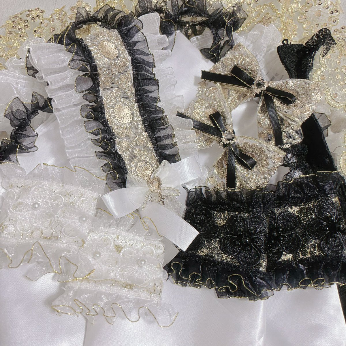 アクセサリーはオリジナルで作ったの⚜️
リボンは大きさとバランスこだわったし
ヘッドドレスはインド刺繍をそのまま活かして透け感のある感じで大人っぽくした🕌

とってもお気に入りです🤍🖤✨️
 #いこてん