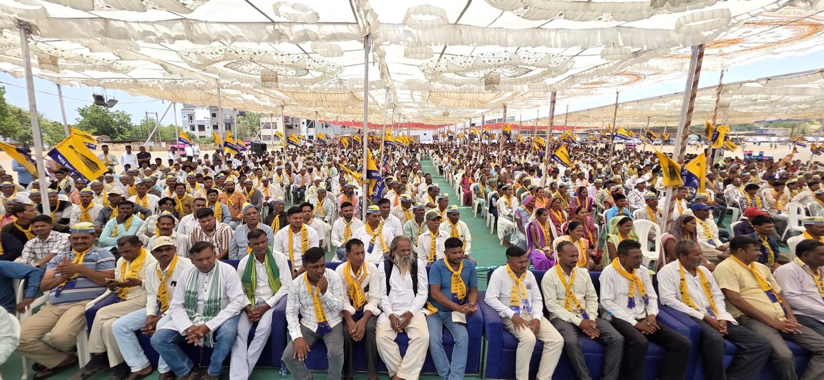 📍Dediapada, Gujarat

Dediapada में आयोजित “विजय विश्वास सभा” में AAP के राज्यसभा सांसद श्री <a href="/SanjayAzadSln/">Sanjay Singh AAP</a> ने उम्मीदवारों के समर्थन में जुटी भारी भीड़ को संबोधित किया।

जनता का यह उमड़ा हुआ विश्वास साफ संकेत देता है कि गुजरात में बदलाव की लहर है और AAP की जीत सुनिश्चित है।