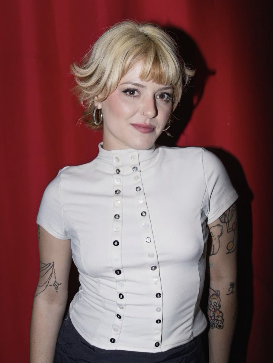 Alba en el post de Instagram de Debut

🔗 instagram.com/p/DXbcvUfiAuW/…