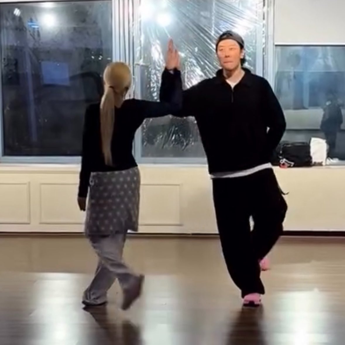 이렇게 민망해하면서
복근공개 왜했는지 설명좀