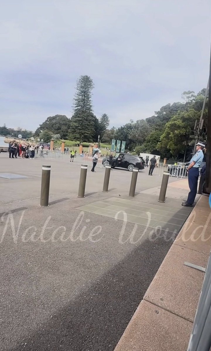 MoniqueLaBachs's tweet image. Yea right! Another outstanding angle of the Meghan and Harry crowds from the peanut gallery 🤣🤣🤣🤣🤣🤣🤣🤣🤣🤣🤣🤣🤣🤣🤣🤣🤣🤣🤣
#unsussexful