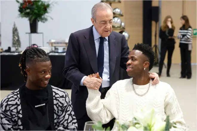 SrNaninho's tweet image. 🚨💣 #MARCA 🇪🇸

Florentino lo tiene claro: "A Vinicius dejádmelo a mí".

El presidente tiene una fe ciega en el brasileño y ni una duda de que le quedan muchas cosas que ganar con el 7 el Madrid.

(@miguelangelara)