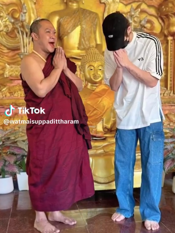 เจอเด็กแล้วกลับบ้าน นครปฐมค้าบ ไปไหว้พระ เตรียมบินแน่เลยยยยยยยยยยย พี่มั่นใจมาก <a href="/bbrightvc/">bright</a> #bbrightvc