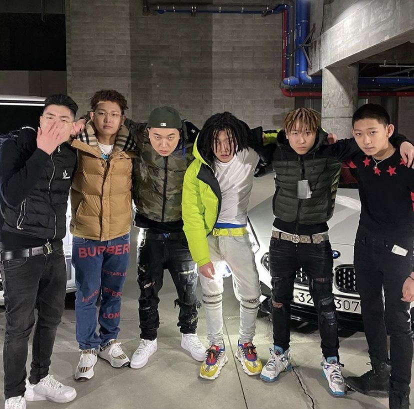 맨 오른쪽에 로얄이야??