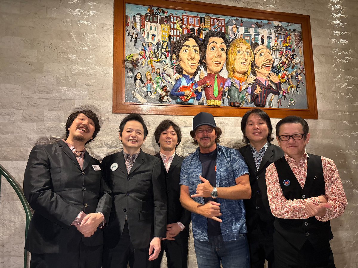 昨夜、パールジャムのEddie Vedderさんが会いに来てくれました。これまた23年振り！
彼のソロアルバムに収録されている”Mrs. Mills”について、ドラムを叩いてくれたリンゴスターの人柄や、曲名の由来などを熱く語ってくれました。
楽しい時間をありがとう。
Thank you for a great time, Eddie!