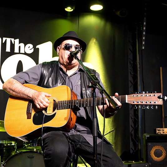 BluesmanMikeF's tweet image. All my guitar playing immediate family members are Taylor equipped &amp;amp; a US based ex band member &amp;amp; collector swears by them. Many of my acoustics are worn in, much loved 'pawn shops' but got many real tasty electrics tho
#Winyard T12, @WiltsGtrRepairs #SRV Sig 12, Fenix &amp;amp; Sigma 12s