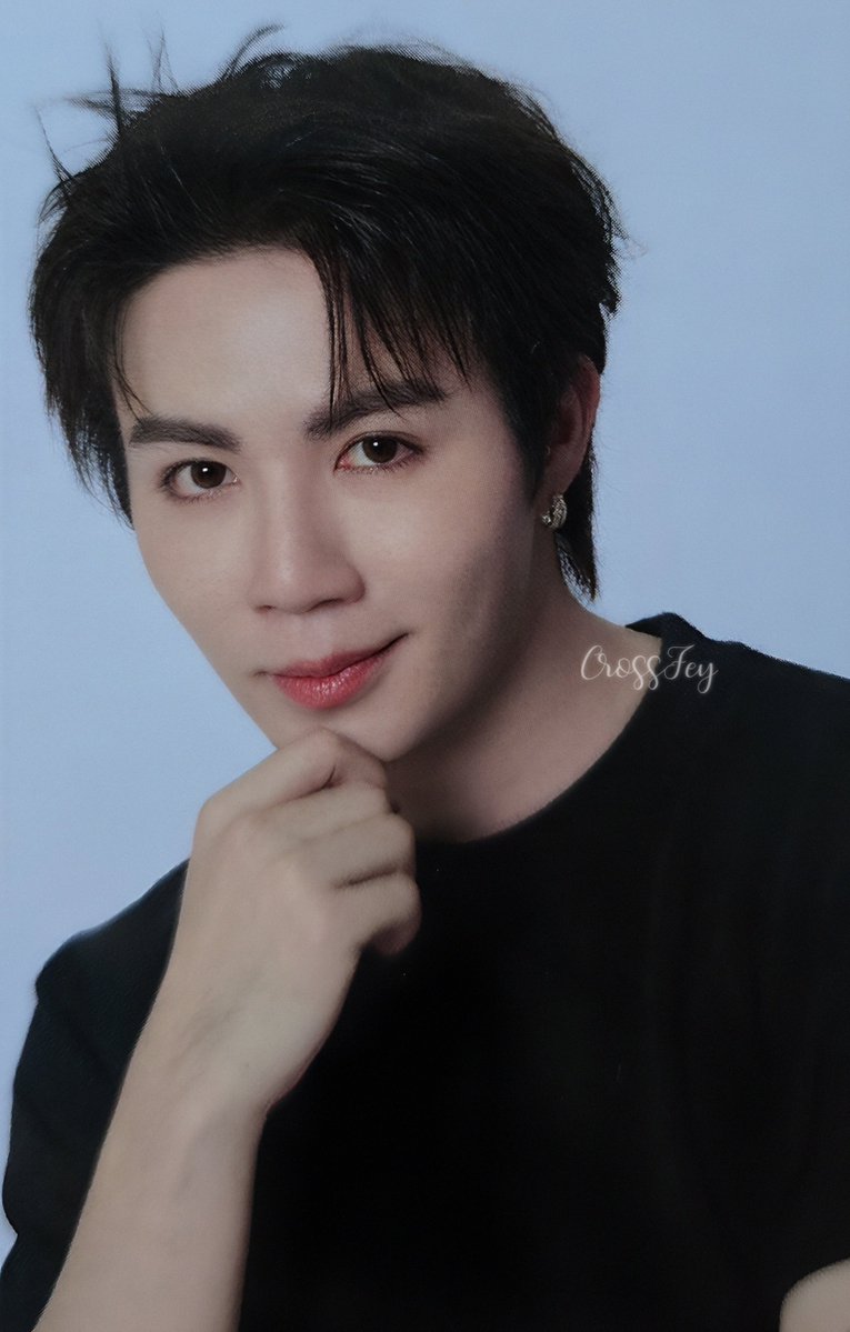 fey_cross tweet media